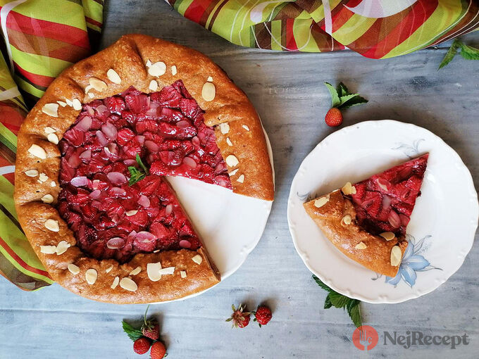 Recept Jahodová galetka – koláč z tvarohového těsta plný jahod