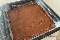Vyzkoušený recept na retro koláč z roku 1979 s názvem úsporné kakaové řezy. Výsledek mile překvapil., krok 3