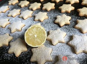 Můj recept na vánoční citronové hvězdičky ze zakysané smetany, který je poměrně snadný.