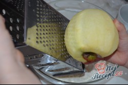 Příprava receptu Chutné jablkové lívance, krok 2