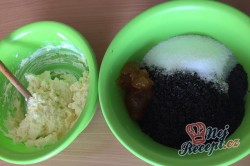 Příprava receptu Kynutý koláč s mákem, meruňkami a tvarohem, krok 5