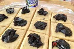 Příprava receptu Povidlové dvojctihodné moravské koláčky z kynutého ořechového těsta, krok 1