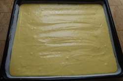 Příprava receptu Jogurtový koláč s ovocem a drobenkou, krok 3