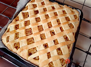 Recept Mřížkový jablečný koláč z lineckého těsta na velký plech