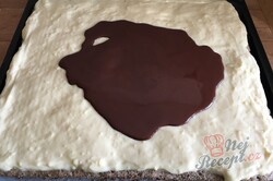 Příprava receptu Výborný makový zákusek s vanilkovým krémem a čokoládovou polevou, krok 12