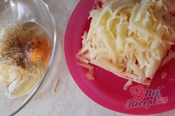 Jednoduchý recept z pánve: maso plněné bramborami a sýrem, krok 2