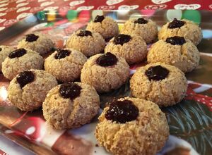 Křehké mandlové kuličky s marmeládou - vánoční recept, který je u nás tradicí již 50 let.