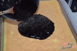 Příprava receptu Borůvkové kostky s krémem ze zakysané smetany a tvarohu, krok 2