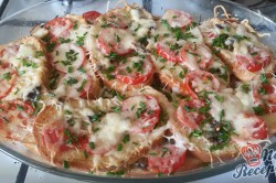 Příprava receptu Prokládaný toust s rajčaty a sýrem, přelitý smetanovou zálivkou, krok 8