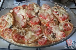 Příprava receptu Prokládaný toust s rajčaty a sýrem, přelitý smetanovou zálivkou, krok 7