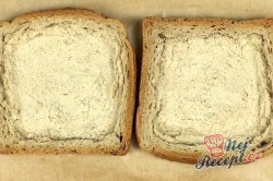 Příprava receptu Volské oko zapečené v chlebu s čedarem a šunkou, krok 2