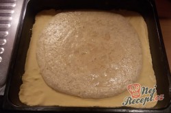 Příprava receptu Linecký ořechový koláček se žloutkovou polevou, krok 10
