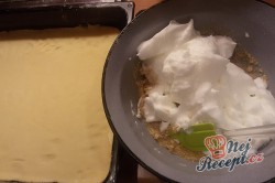 Příprava receptu Linecký ořechový koláček se žloutkovou polevou, krok 9