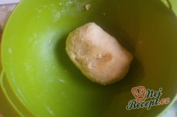 Příprava receptu Linecký ořechový koláček se žloutkovou polevou, krok 2