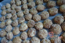 Příprava receptu Křupavé ořechové cukroví plněné čokoládovým krémem, krok 4