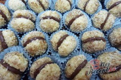 Příprava receptu Křupavé ořechové cukroví plněné čokoládovým krémem, krok 5