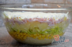 Příprava receptu Vrstvený salát s celerem a ananasem, krok 5