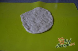 Příprava receptu Mňamkové langoše se strouhaným sýrem, krok 5
