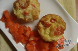 Příprava receptu Vajíčkové muffinky plné zeleniny, krok 1