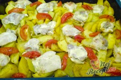 Příprava receptu Kuře pečené s bramborami, rajčaty se smetanovou omáčkou, krok 1
