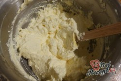 Příprava receptu Vanilkovo-ořechový krémeš z listového těsta, krok 12