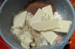 Příprava receptu Oříškové tyčinky máčené v čokoládě, krok 2