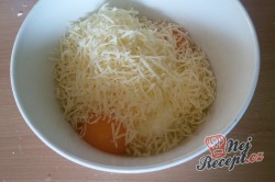 Příprava receptu Pečená kuřecí prsa v sýrovém těstíčku, krok 1