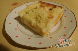 Příprava receptu Jogurtový koláč s broskvemi, krok 8