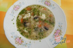 Příprava receptu Zeleninová polévka s kapáním a žampiony, krok 8