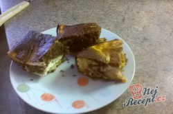 Recept Strakatý tvarohový koláč s broskvemi