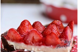 Příprava receptu Jahodový tart s bílou čokoládou a jahodovou glazurou, krok 10