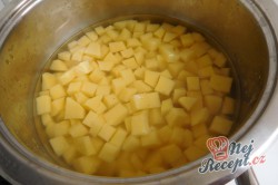 Příprava receptu Krémová polévka z medvědího česneku, krok 3