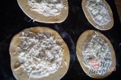 Příprava receptu Pita chlebíček se sýrem a jogurtem, krok 9