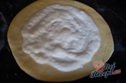 Příprava receptu Pita chlebíček se sýrem a jogurtem, krok 8