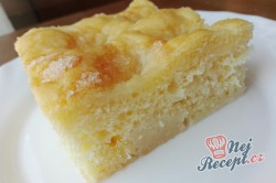 Příprava receptu Zcela fantastický cukrový koláč z kynutého těsta přelitý smetanou, krok 5