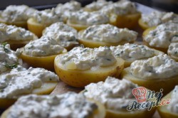 Příprava receptu Brambory s česnekem, smetanou a sýrem, krok 6