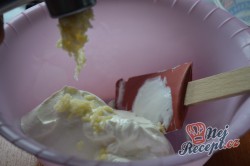 Příprava receptu Brambory s česnekem, smetanou a sýrem, krok 2