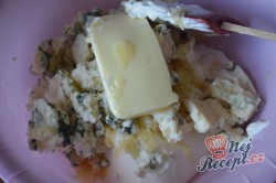 Příprava receptu Brambory s česnekem, smetanou a sýrem, krok 3