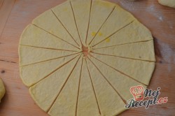 Příprava receptu Vynikající sýrové croissanty, krok 7