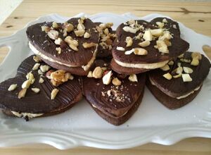 Recept Křehké kakaové sušenky s vanilkovo-oříškovým krémem