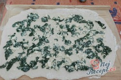 Příprava receptu Kynuté trojúhelníčky se špenátem a feta sýrem, krok 3