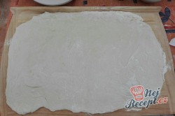 Příprava receptu Kynuté trojúhelníčky se špenátem a feta sýrem, krok 2
