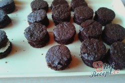 Příprava receptu Čokoládově tvarohové dortíky se šlehačkou, krok 5