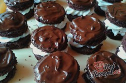 Příprava receptu Čokoládově tvarohové dortíky se šlehačkou, krok 7