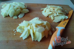 Příprava receptu Jablečný koláček s domácími povidly, krok 2