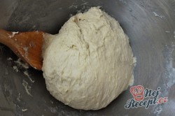 Příprava receptu Turecké koláče z kynutého těsta plněné oříšky, krok 2