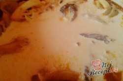 Příprava receptu Krůtí srdíčka s hlívou na smetaně s bramborovými knedlíčky, krok 8