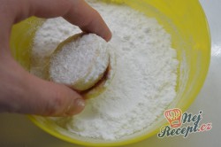 Příprava receptu Vanilková kolečka lepená marmeládou, krok 7