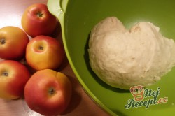 Příprava receptu Dokonalý šlehačkový štrůdl (tvarohový a jablečný), krok 5