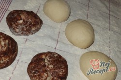 Příprava receptu Dvoubarevné výborné croissanty, krok 2